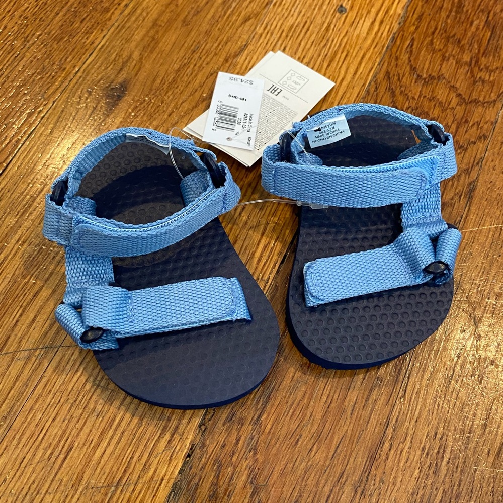 Baby Gap baby sandals, Size 1(0-3m)